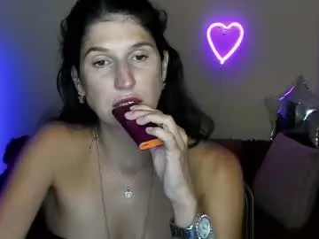 alianna_solo_kiss Image 11