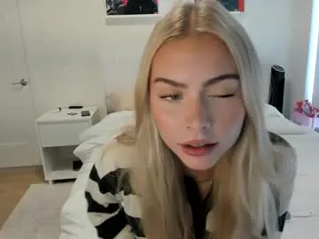 ariah_is_blonde Image 18