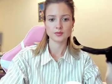 julie_flores Image 14